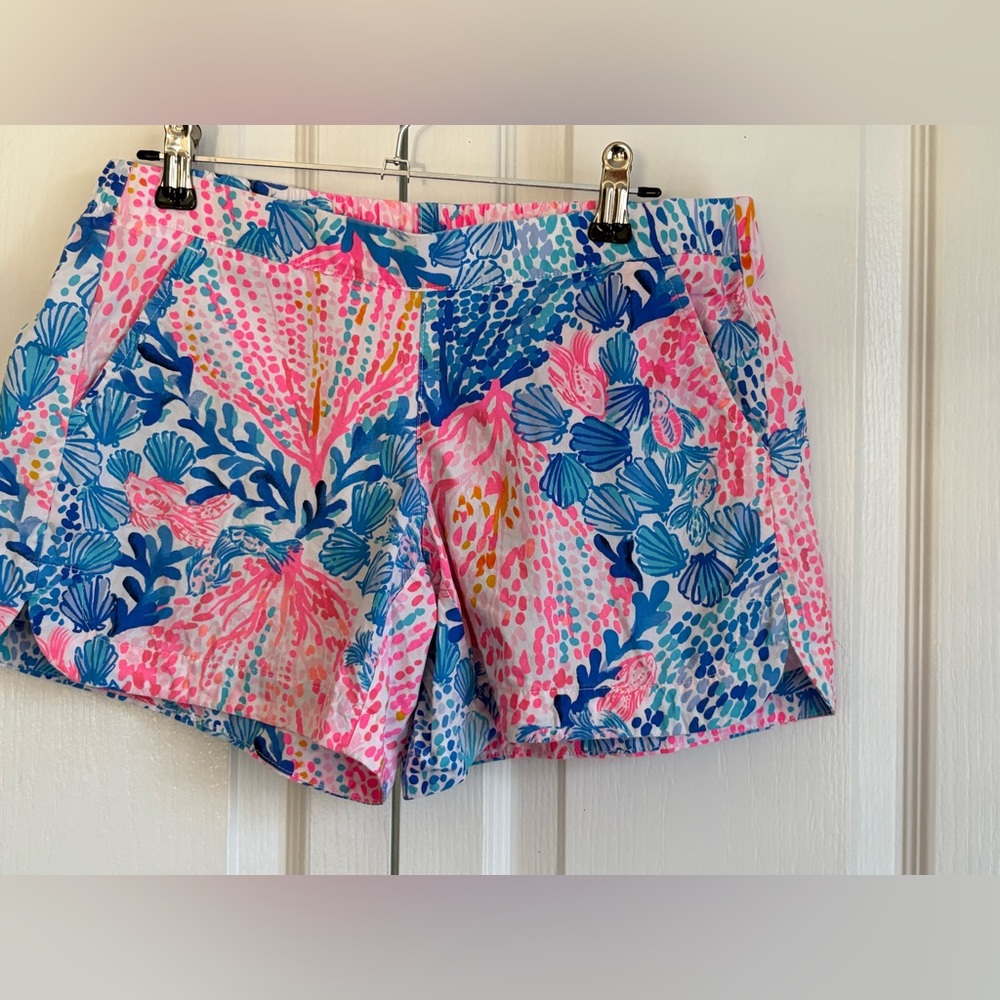 - Lilly Pulitzer Women’s shorts, pattern Ocean Blue, size XS